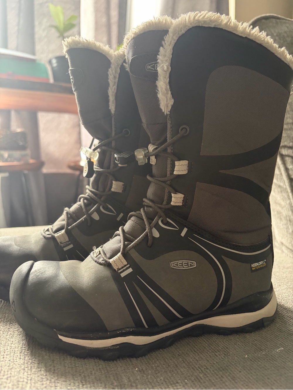 KEEN boys Snow Boots